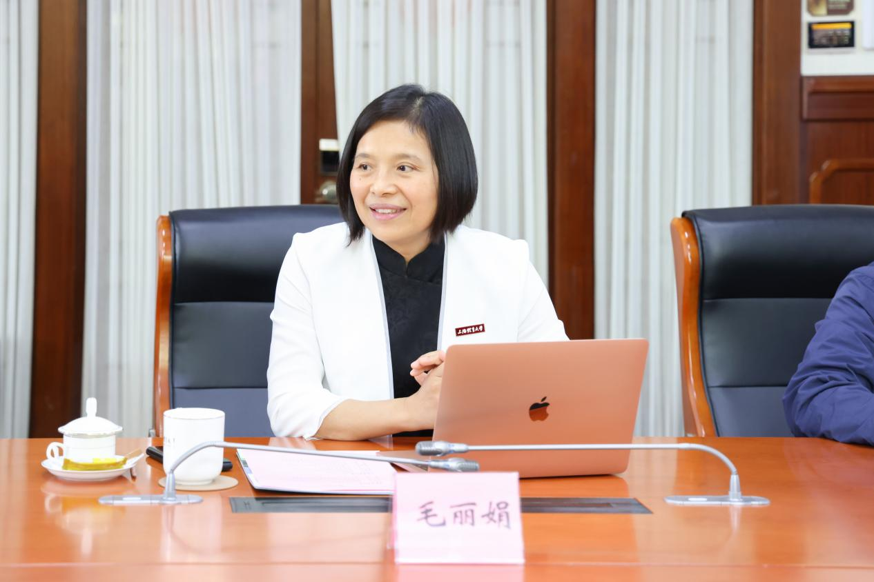 竞技运动学院院长高炳宏,运动健康学院院长王茹,心理学院院长王小春和